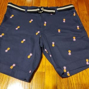 Men's Essex Crossing Size 34 W, Color Oceana Blue w/🍍 prints. Removable Belt